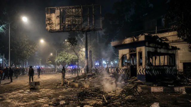 Antara Demonstrasi dan Destruksi: Aksi Ricuh Hari Buruh di Bandung