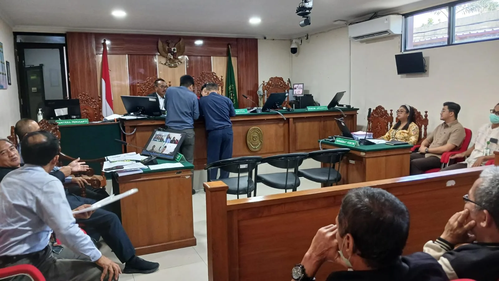 Suasana persidangan praperadilan MN saat agenda pemeriksaan ahli dan saksi.