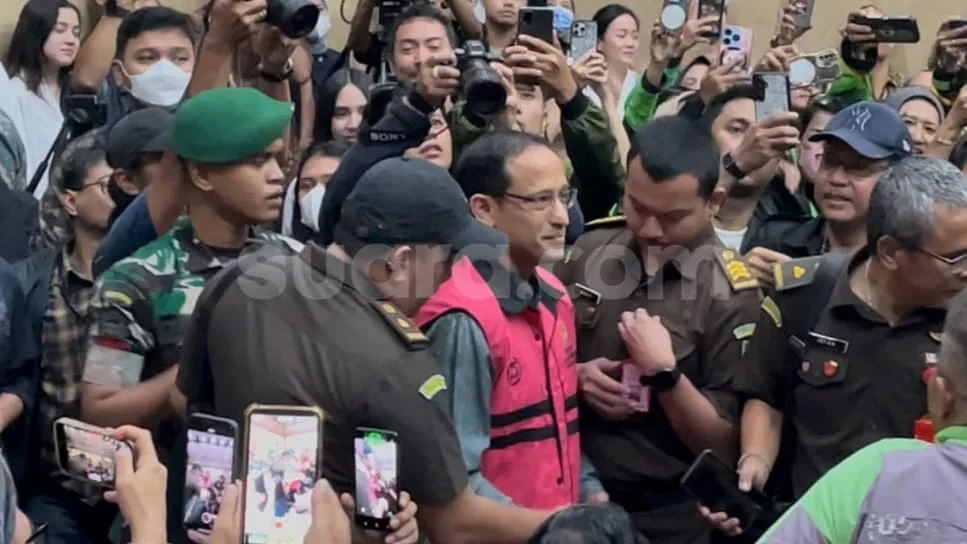 Ilustrasi sesi doorstop dikawal TNI