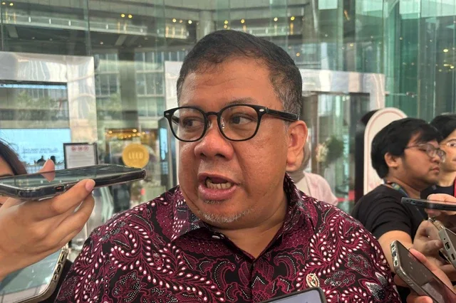 Viral Seruan “Jatuhkan Prabowo”, Fahri Hamzah Minta Publik Tetap di Koridor Konstitusi