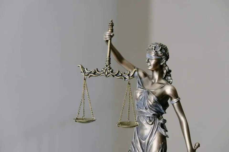 Common Law vs. Civil Law: What's the Difference?