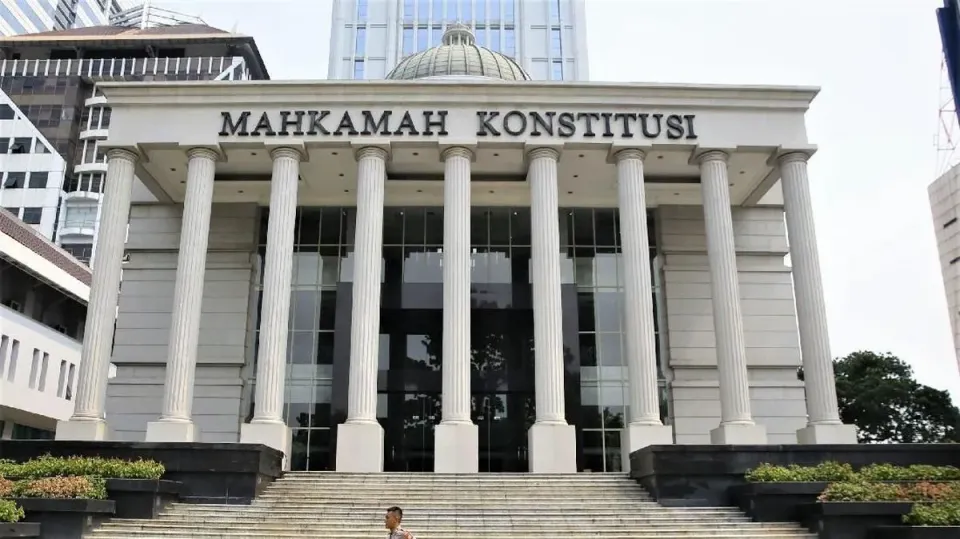 Dissecting the Urgency of Formil Testing of Constitutional Court Decision No. 90/PUU-XXI/2023: An In-Depth Analysis