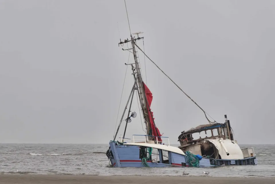 Praktik Illegal, Unreported, and Unregulated Fishing (IUUF) di Laut Indonesia