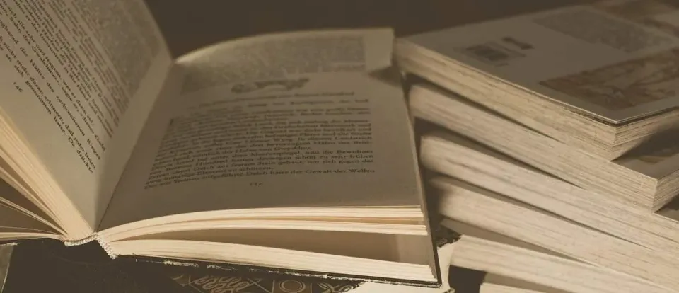 Understanding 2 Theories in the Purpose of Law
