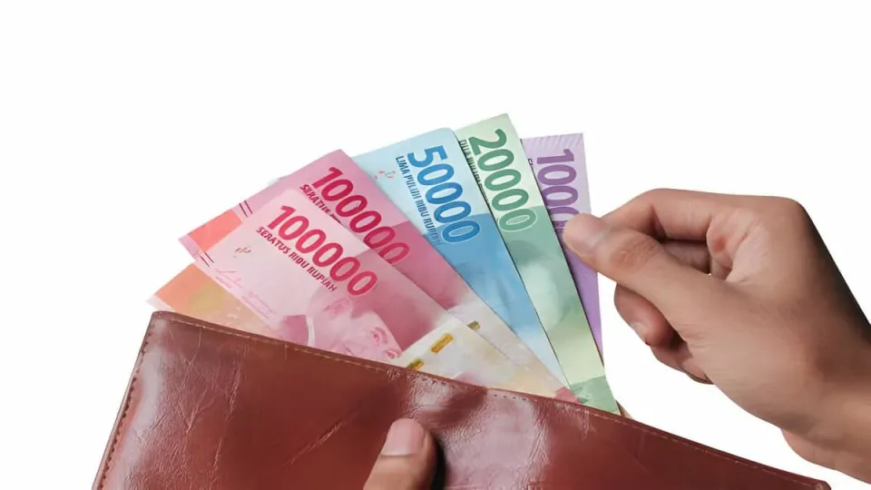 Exchanging New Money on the Sidewalk, What are the Legal Rules?