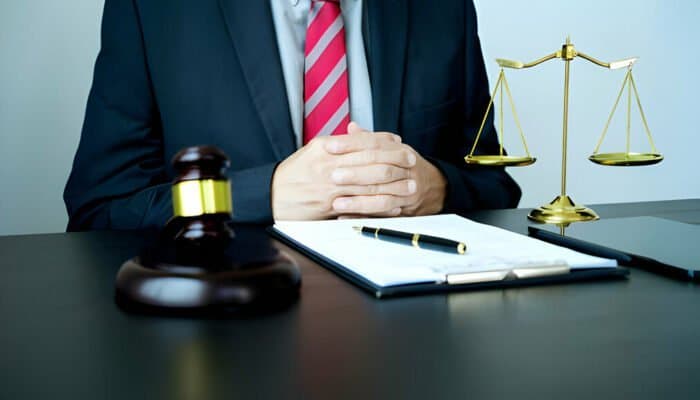 6 Perbedaan Corporate Lawyer dan Litigation Lawyer