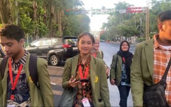 Mahasiswa Fakultas Hukum UPN Veteran Jawa Timur Melakukan Kegiatan Pengabdian Masyarakat di Jalan Rajekwesi hingga Jalan Veteran Kabupaten Bojonegoro