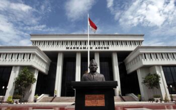 Karut Marut Hak Uji Materiil di Mahkamah Agung